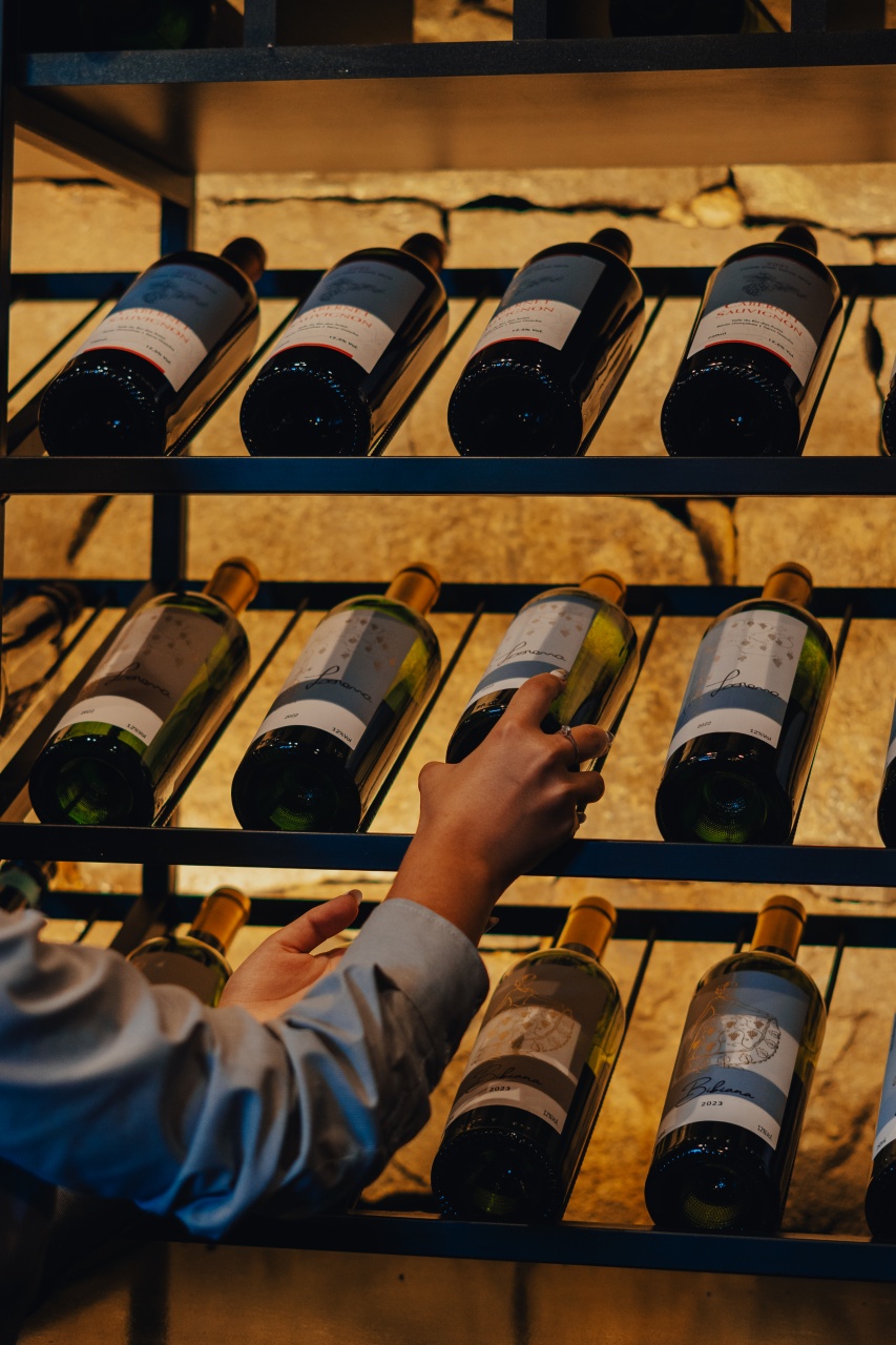 CON24-907-40-VINHO-COM-SELO-700x466