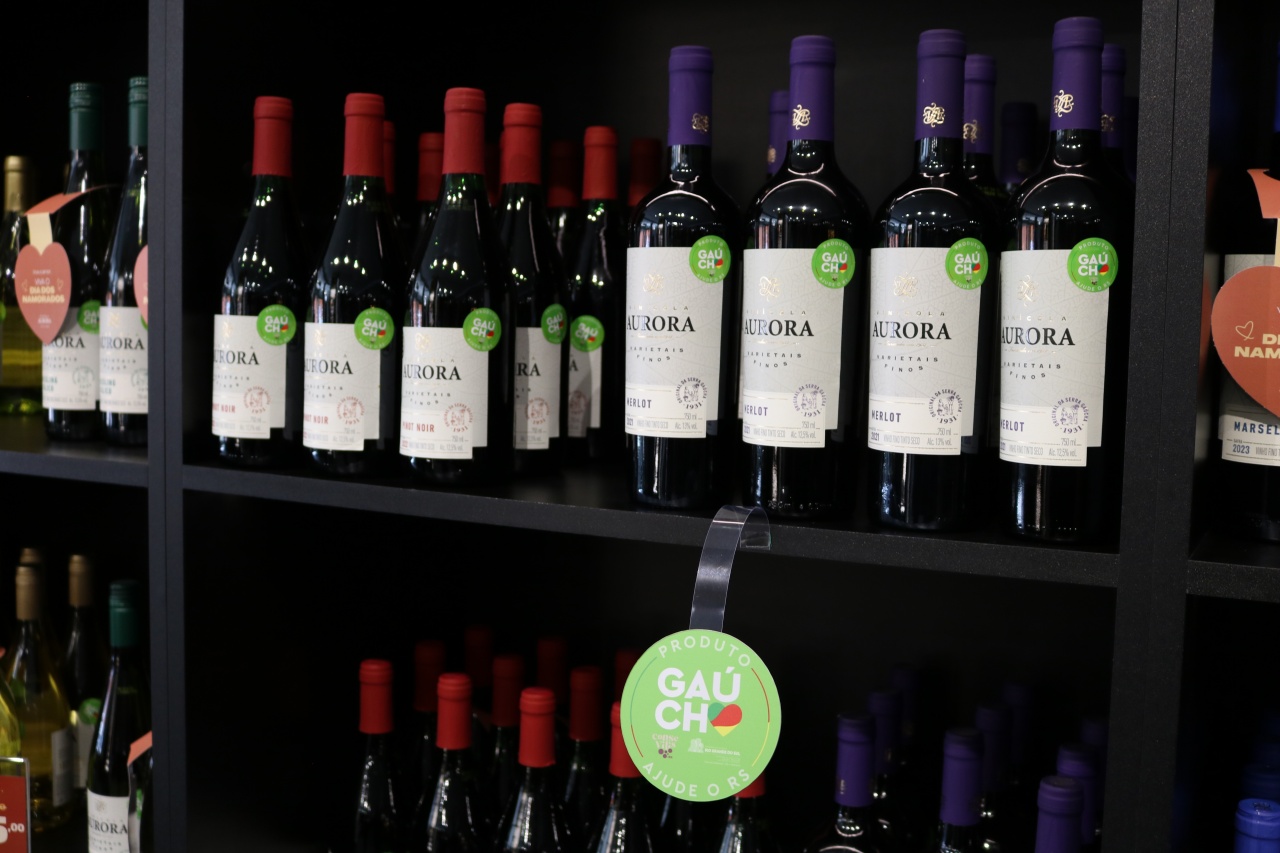 CON24-907-40-VINHO-COM-SELO-700x466